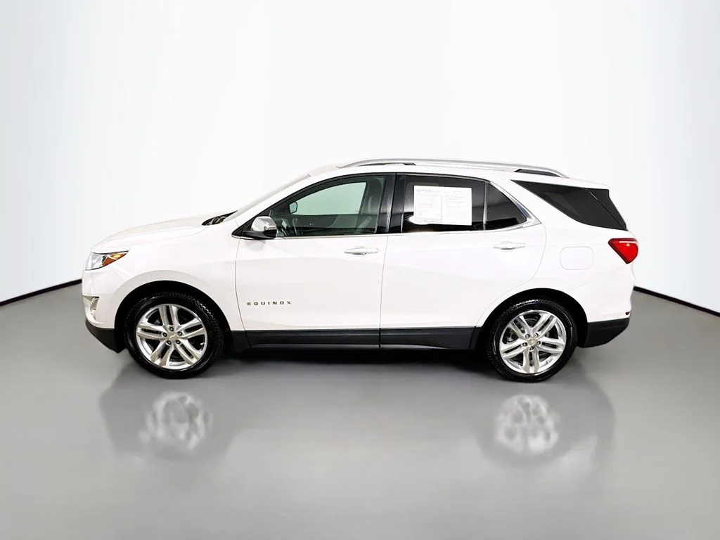 Used 2018 Iridescent Pearl Tricoat Chevrolet Premier image 4