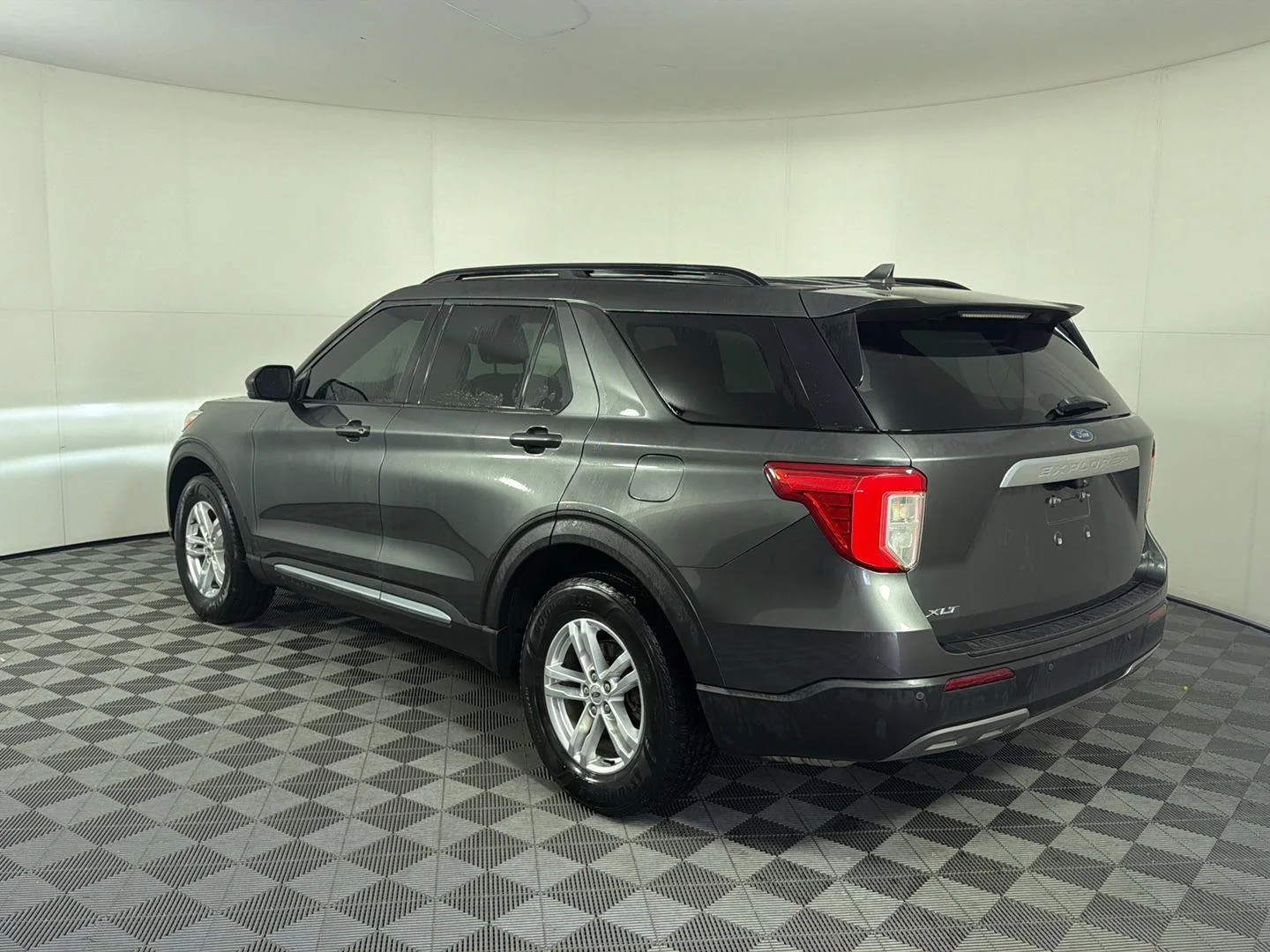 Used 2020 Magnetic Ford XLT image 3