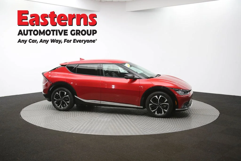 Used 2023 Red Kia Wind image 48