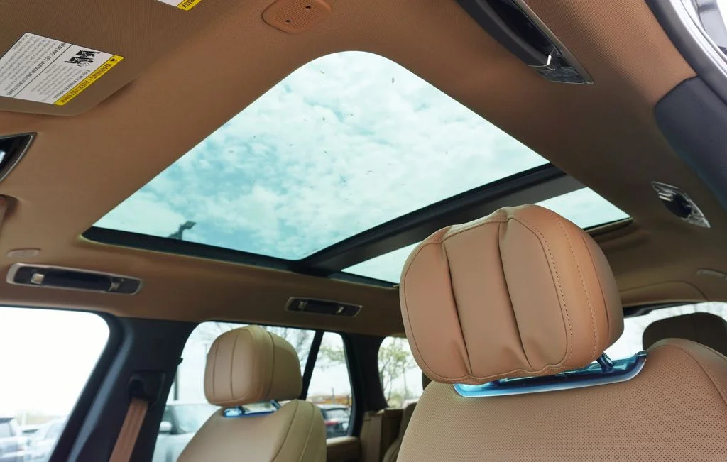 New 2026 Santorini Black Land Rover SE image 15