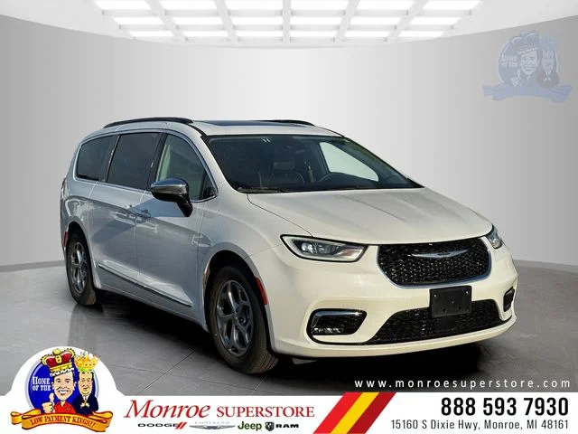 2023 Chrysler Pacifica Limited's photo