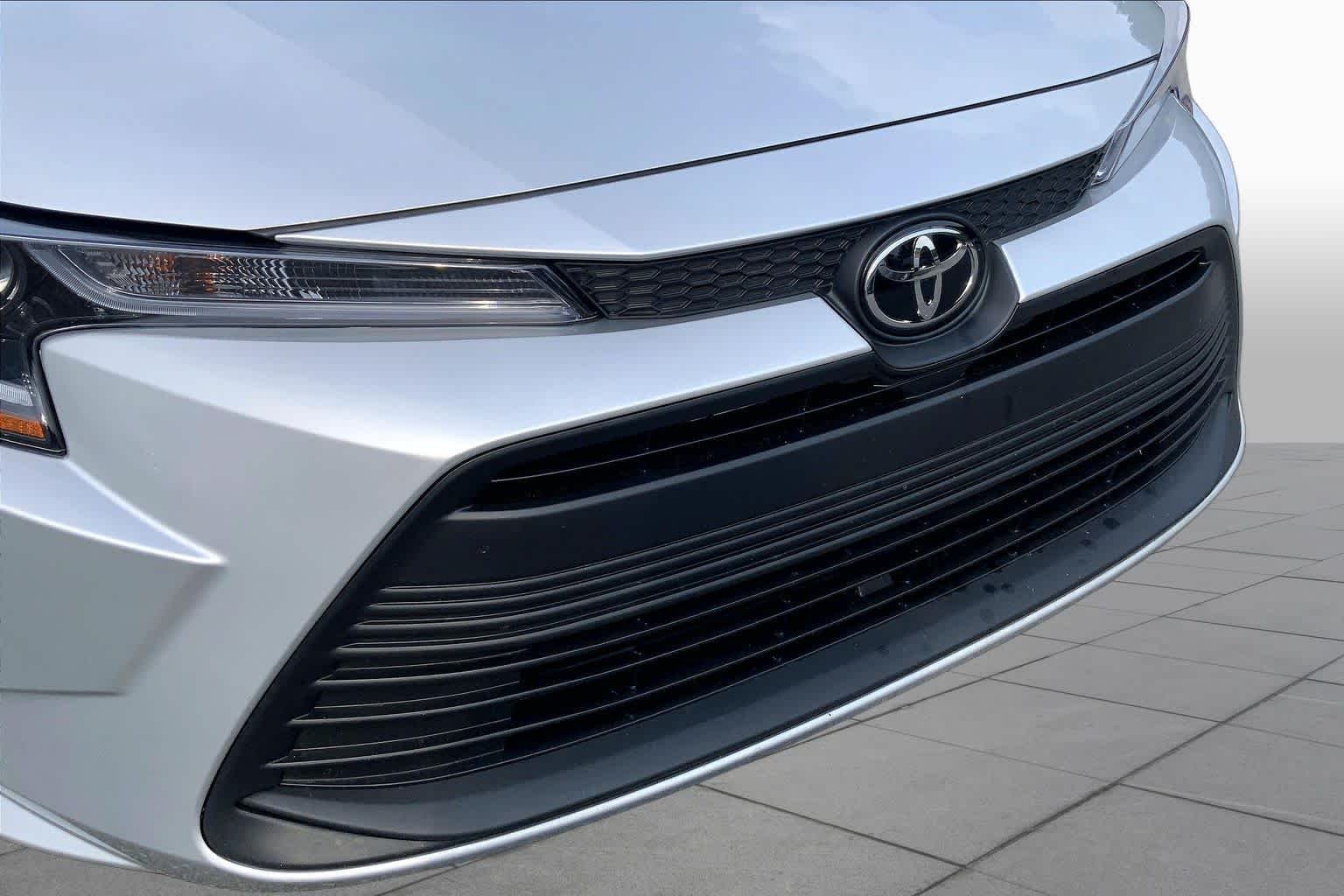Used 2026 Classic Silver Metallic Toyota LE image 27