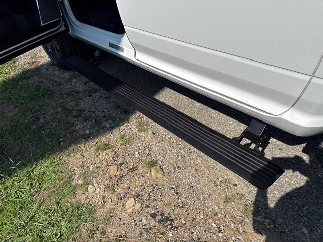 New 2026 Bright White Clear-Coat Exterior Paint RAM Laramie image 23