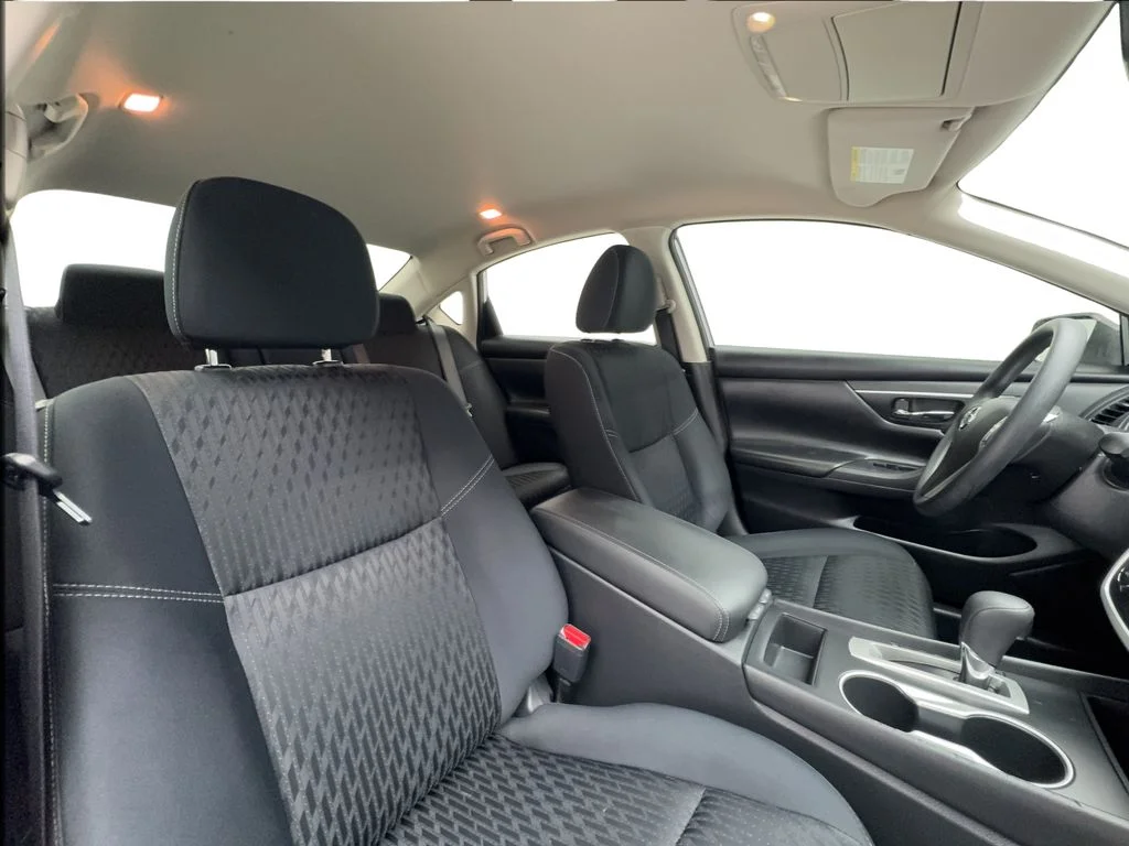 Used 2018 Silver Nissan 2.5 S image 30