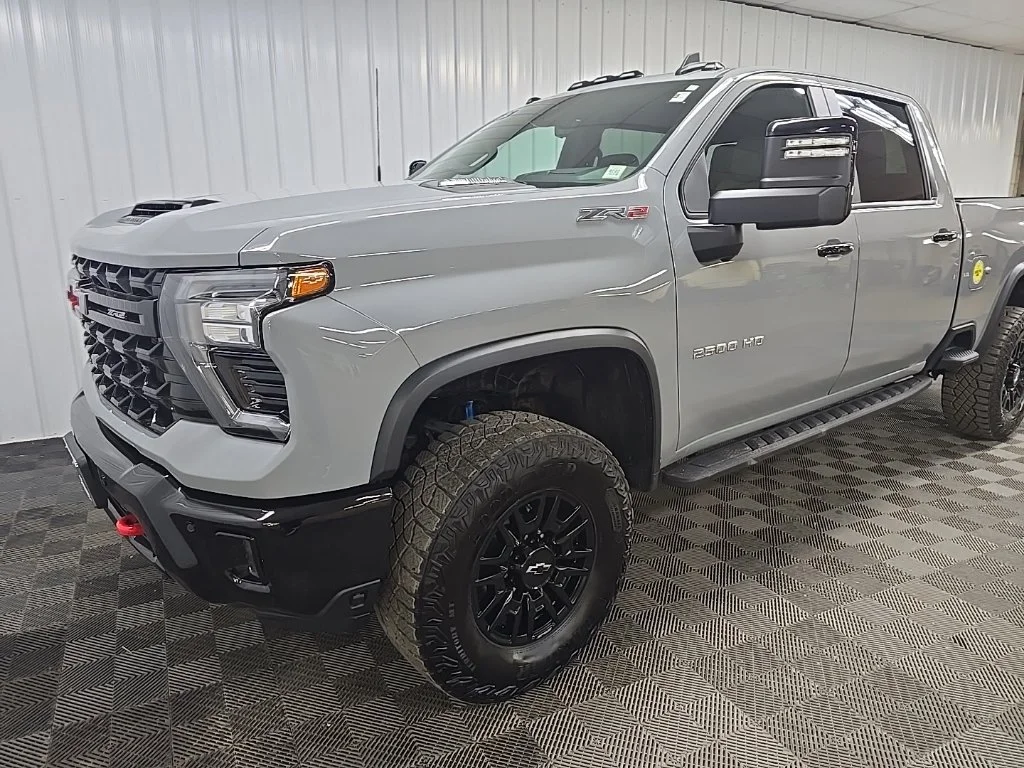Used 2025 Gray Chevrolet ZR2 image 9