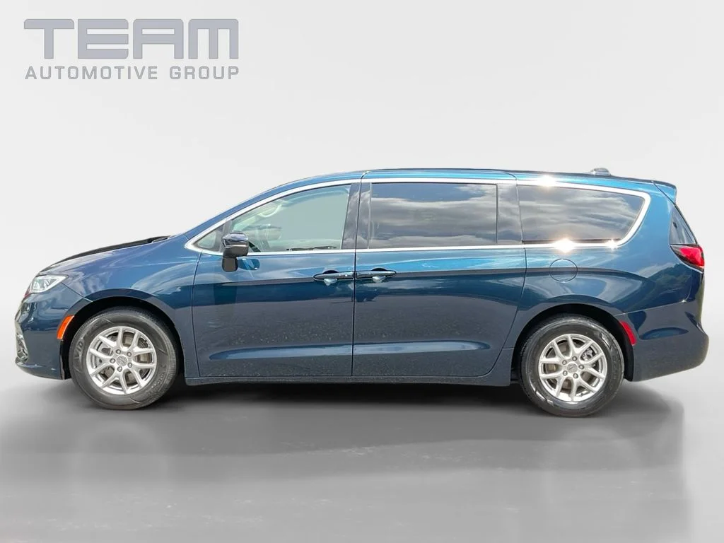 Used 2023 Blue Chrysler Touring L image 4