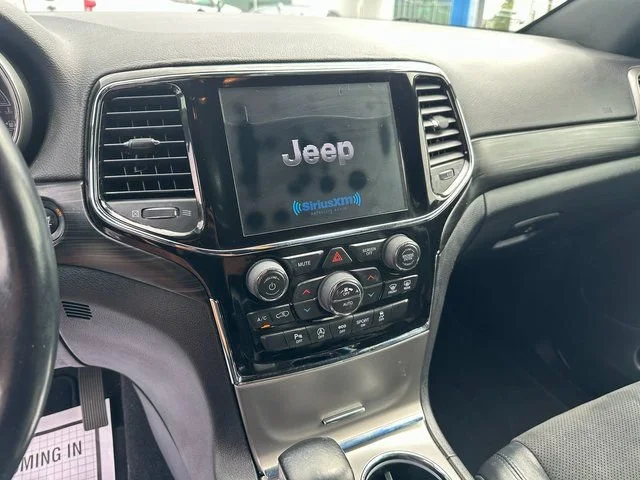 Used 2020  Jeep Altitude image 17
