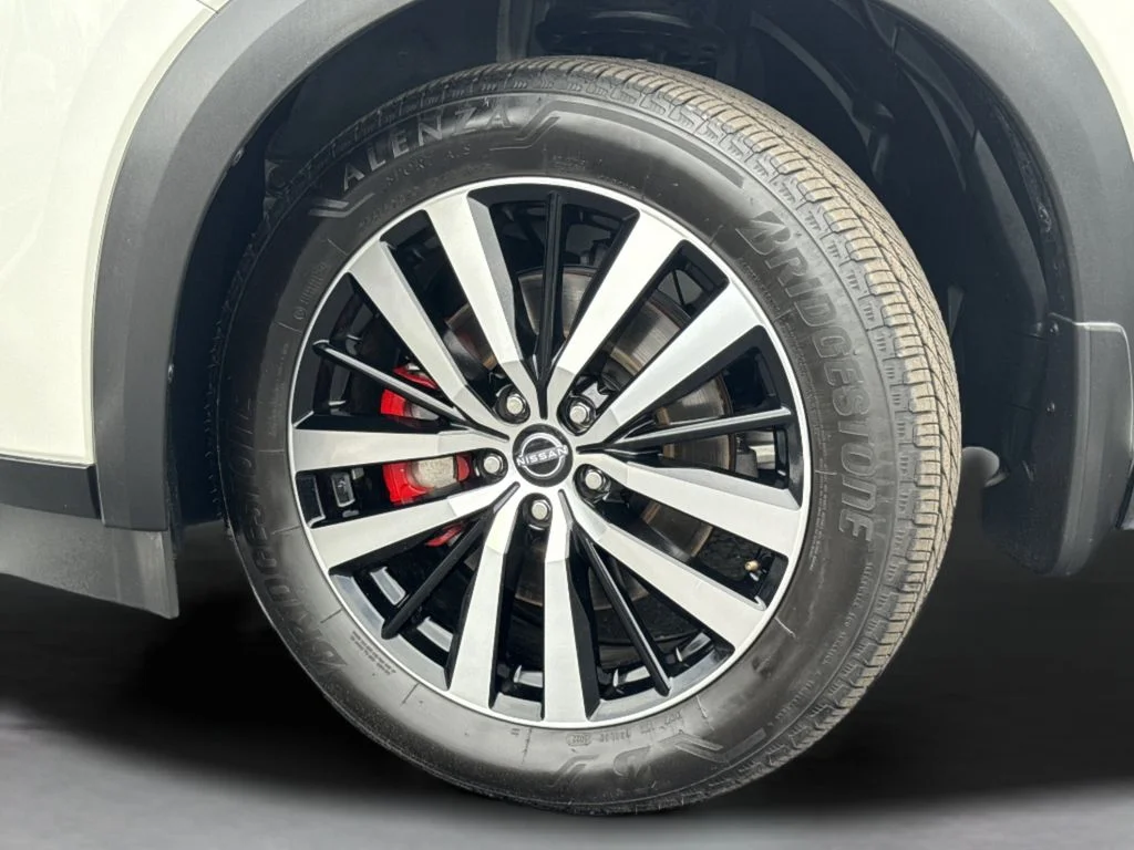Used 2023 White Nissan Platinum image 48