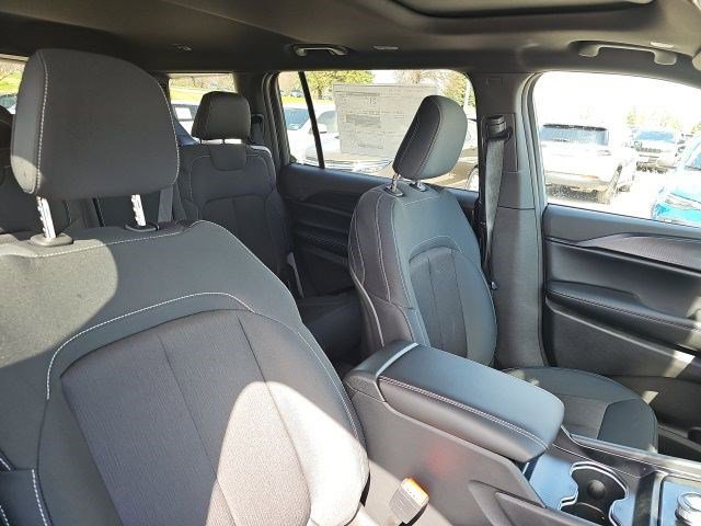 New 2026 Diamond Black Crystal Pearlcoat Jeep Laredo X image 10