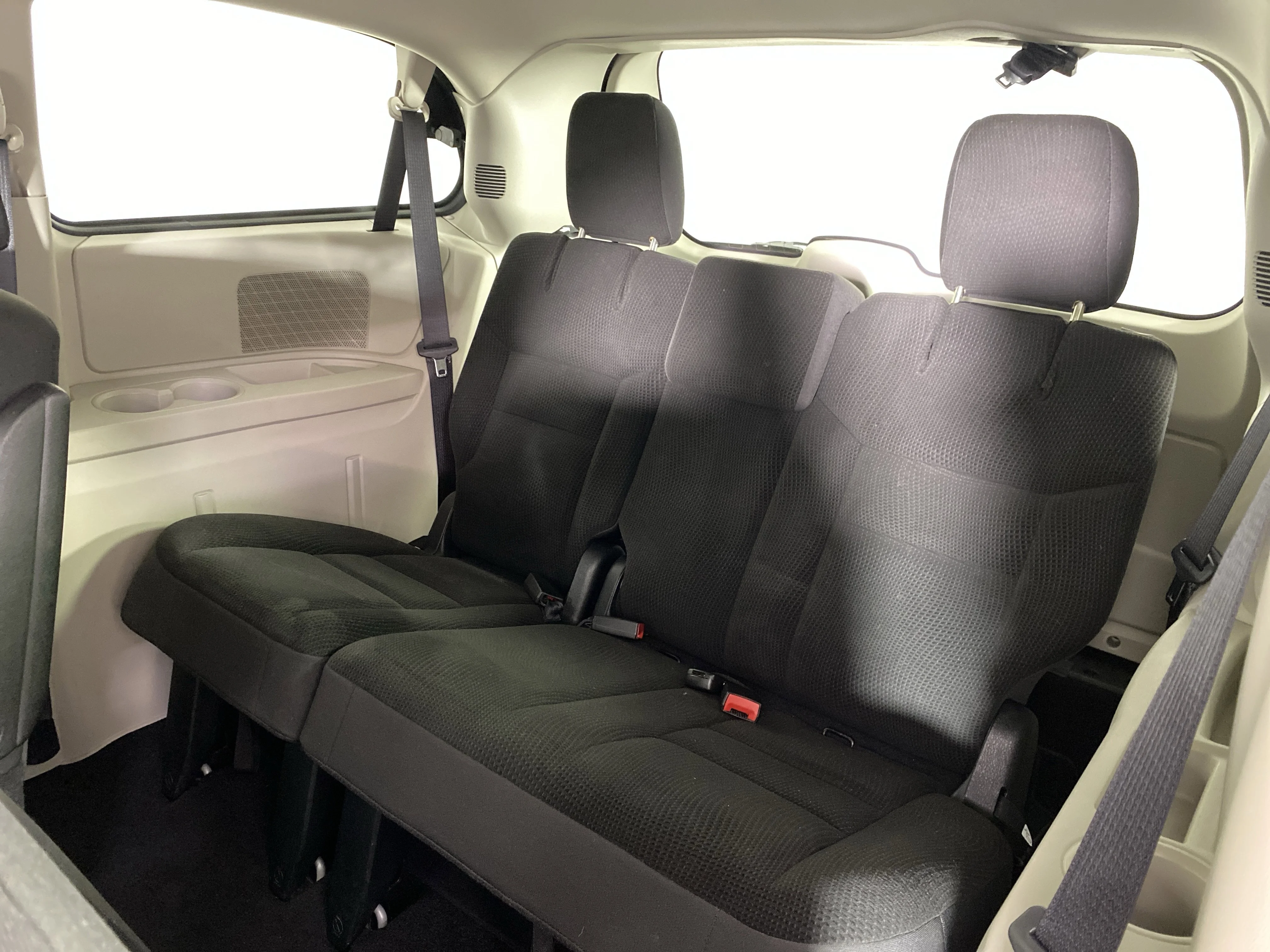Used 2017 Billet Clearcoat Dodge SE image 32
