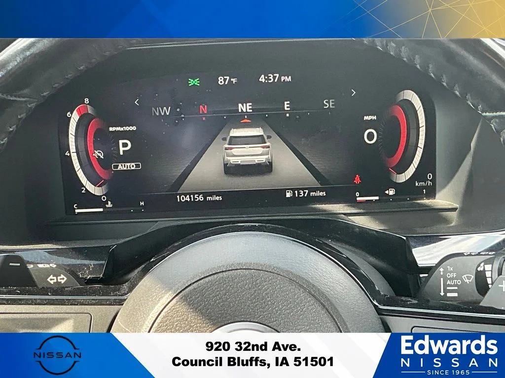 Used 2022 Black Nissan Platinum image 21