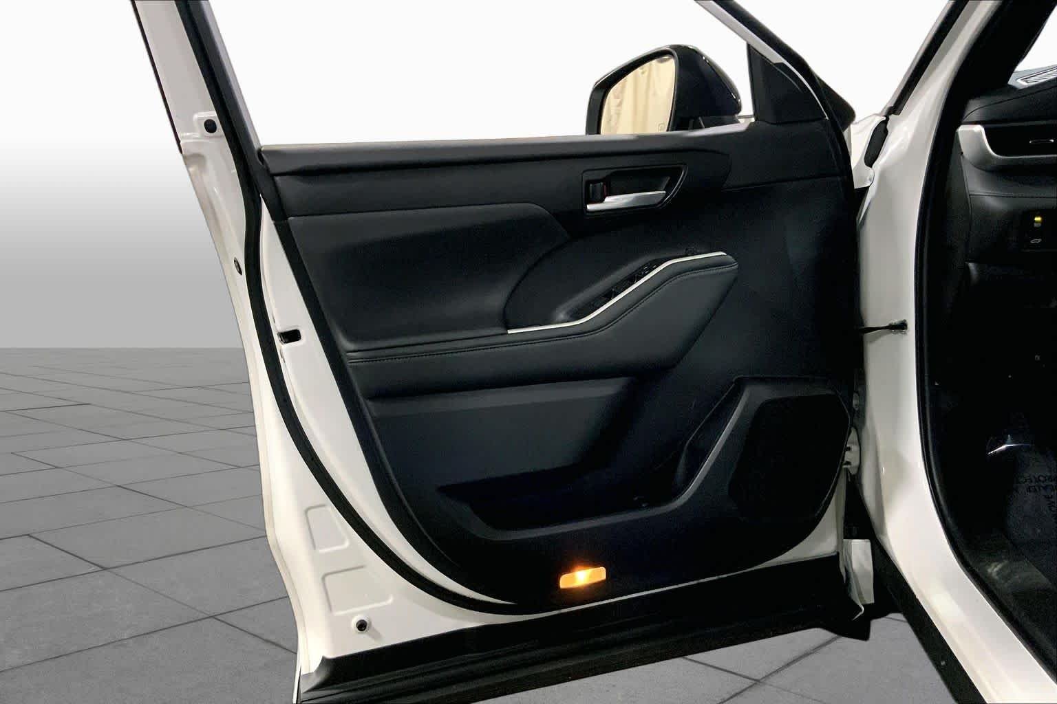 Used 2023 Wind Chill Pearl Toyota XSE image 22
