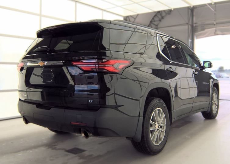 Used 2023 Chevrolet Traverse 1LT with VIN 1GNEVGKW7PJ277886 for sale in Kansas City