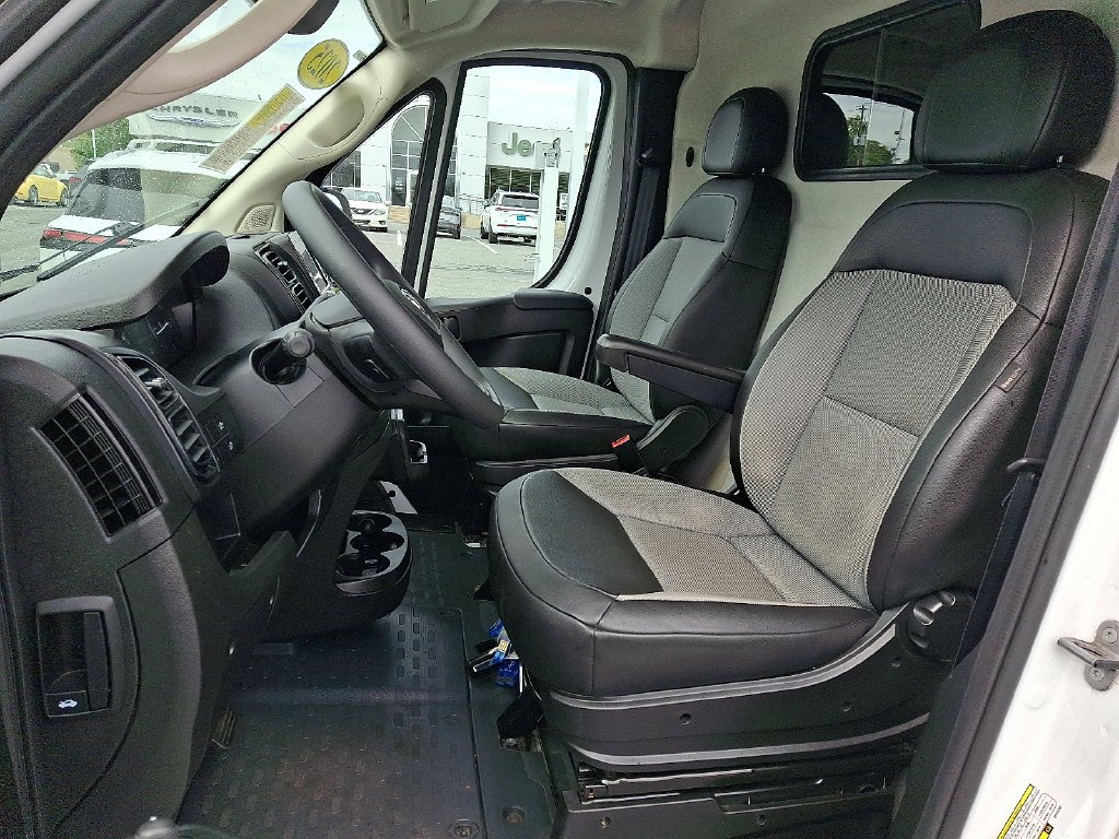 Used 2025 White Ram Base image 13