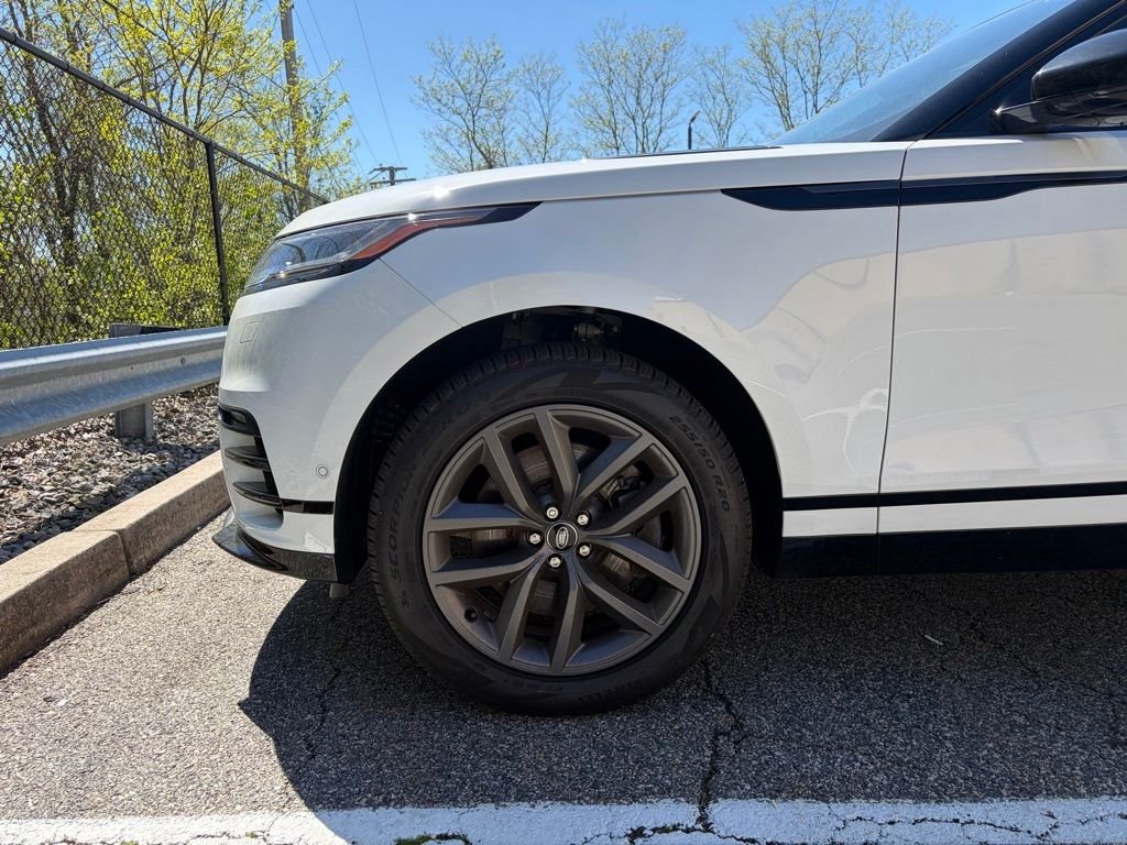 Used 2026 White Land Rover Dynamic SE image 9