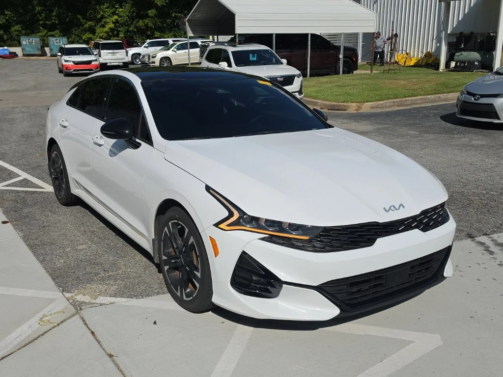 Used 2022 White Kia GT-Line image 1