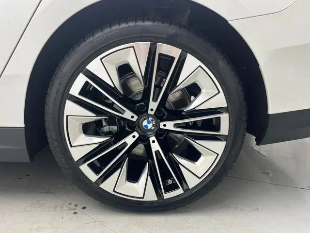 New 2027 Mineral White Metallic BMW 530i image 15