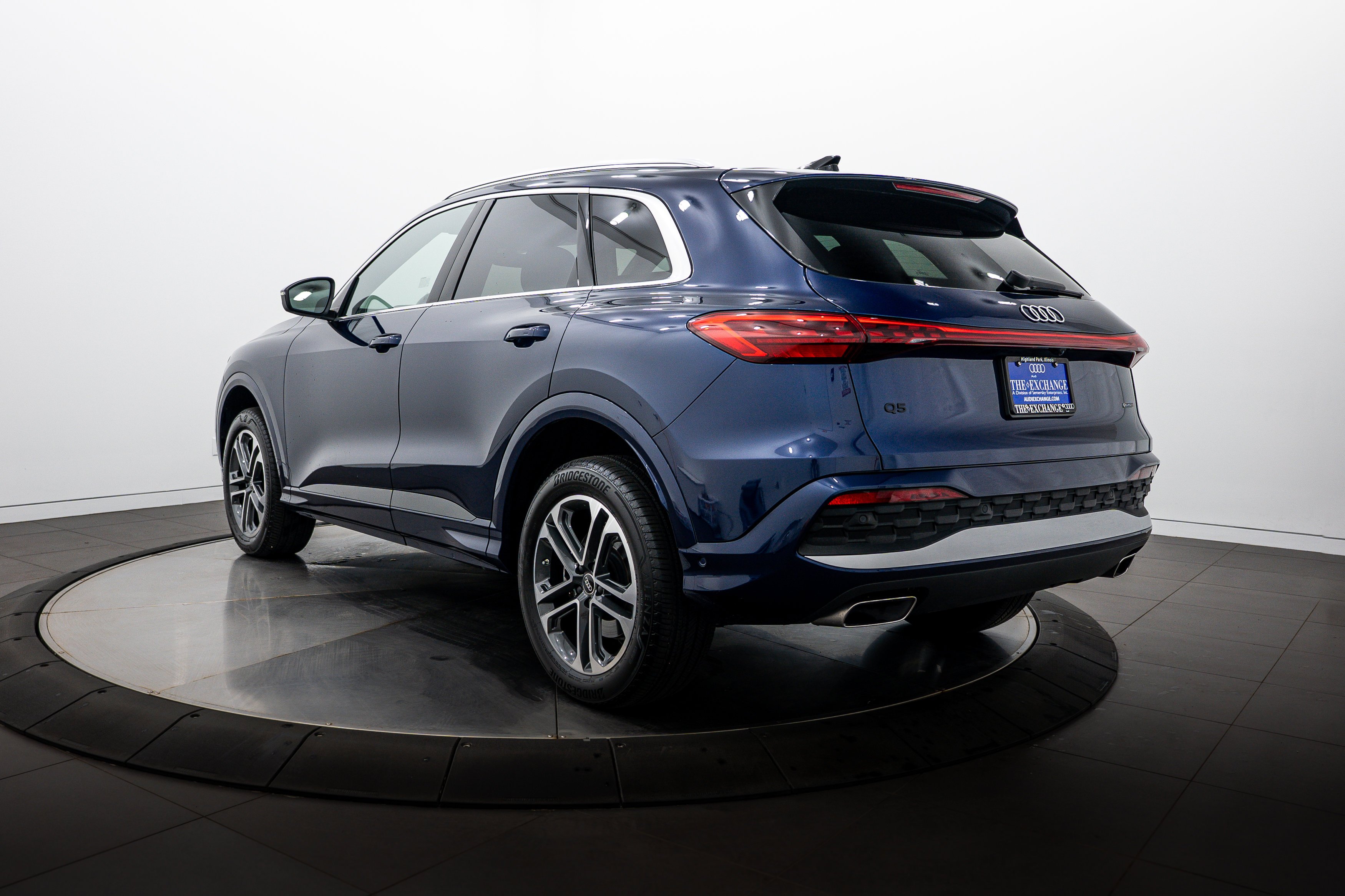 Used 2025 Navarra Blue Metallic Audi Premium image 5