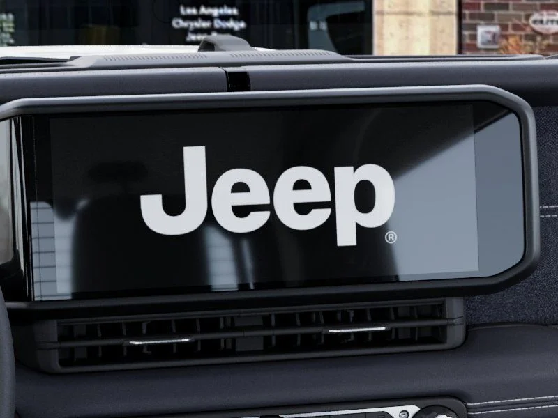 New 2026 Bright White Clear-Coat Exterior Paint Jeep Rubicon image 18