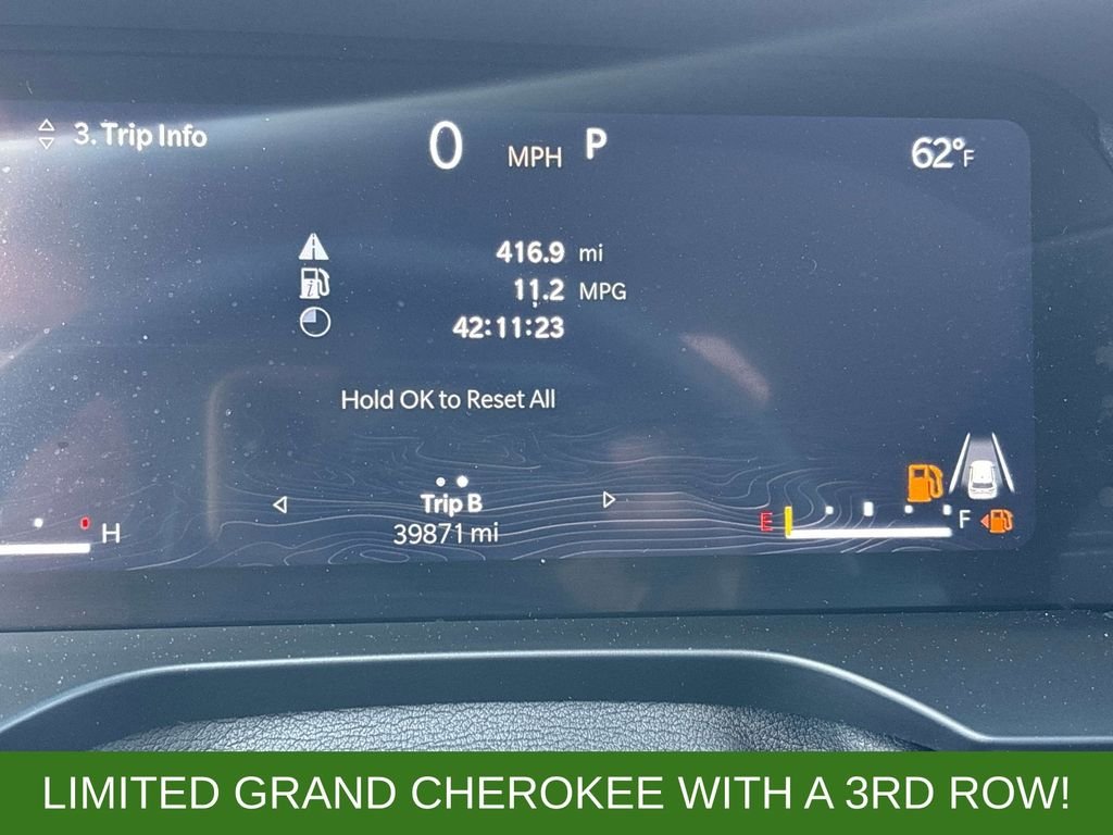 Used 2023  Jeep Limited image 26