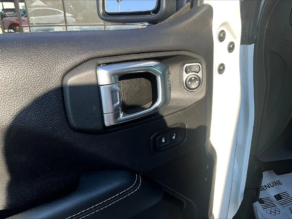 Used 2022 White Jeep Unlimited Sahara image 19