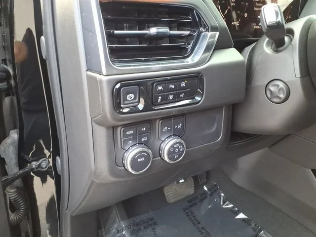 Used 2025 Onyx Black GMC Denali image 22