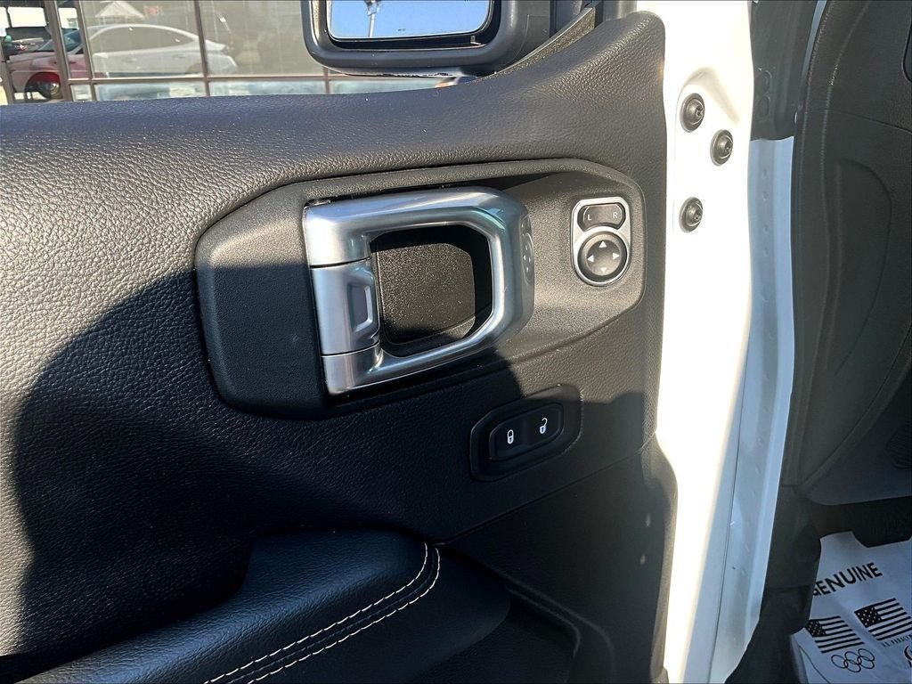Used 2022 White Jeep Unlimited Sahara image 19