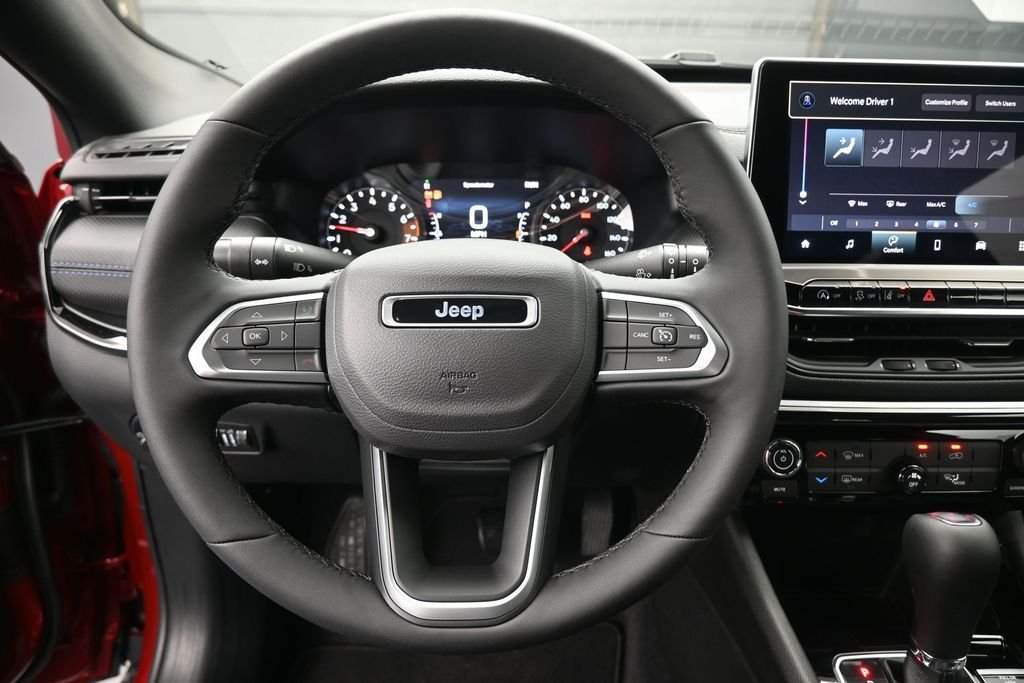 New 2026 Red Hot Pearlcoat Jeep Latitude image 7