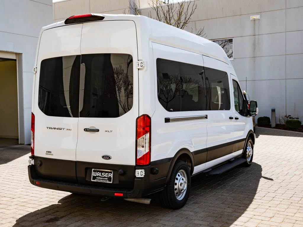 Used 2024 Oxford White Ford XLT image 10