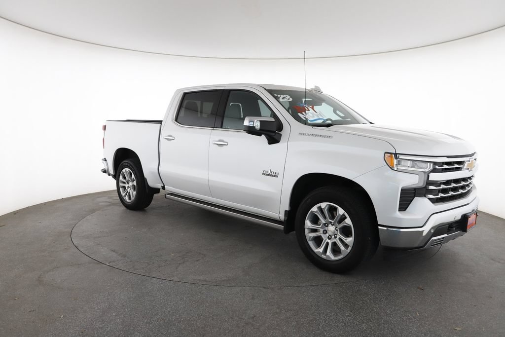 Used 2023 Iridescent Pearl Tricoat Chevrolet LTZ image 2
