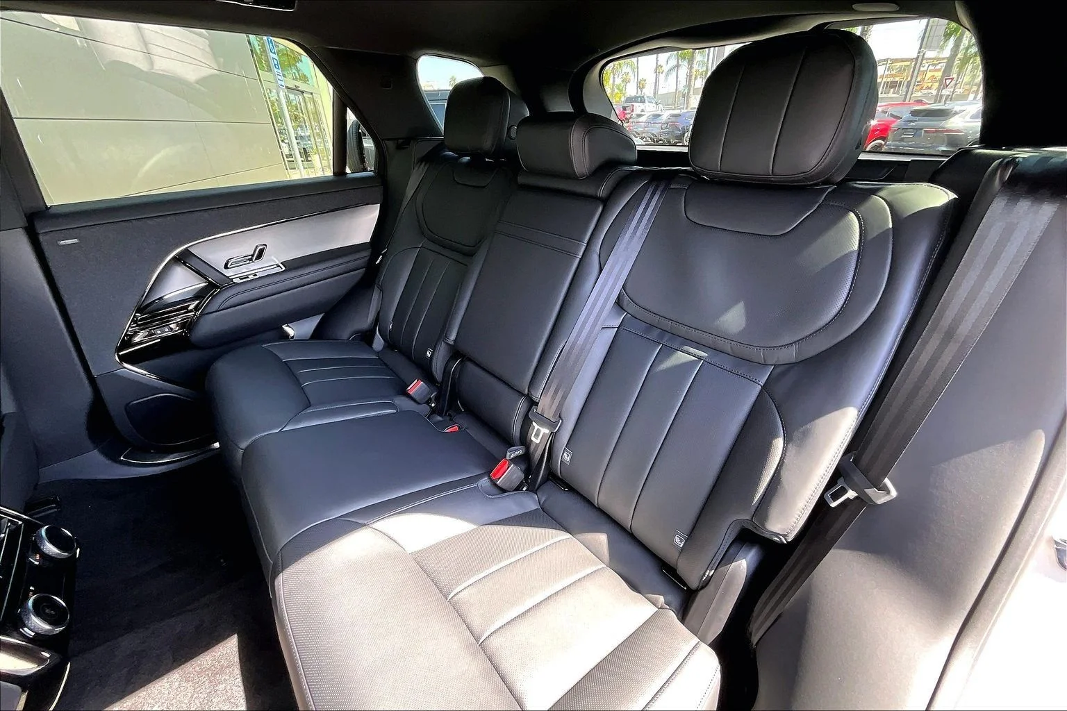 New 2026 Borasco Grey Land Rover SE image 10