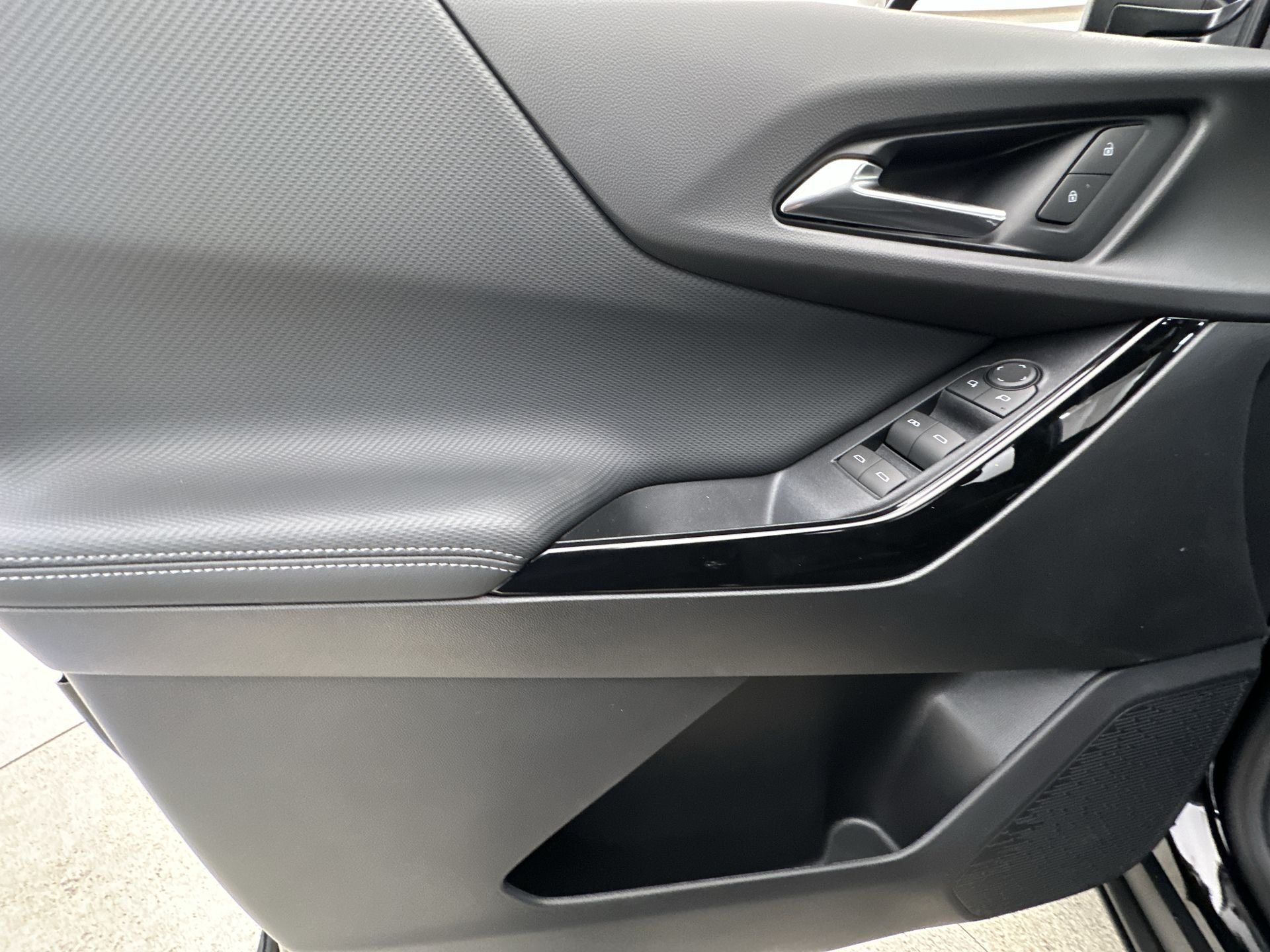 2027 Chevrolet Equinox LT - Photo 64