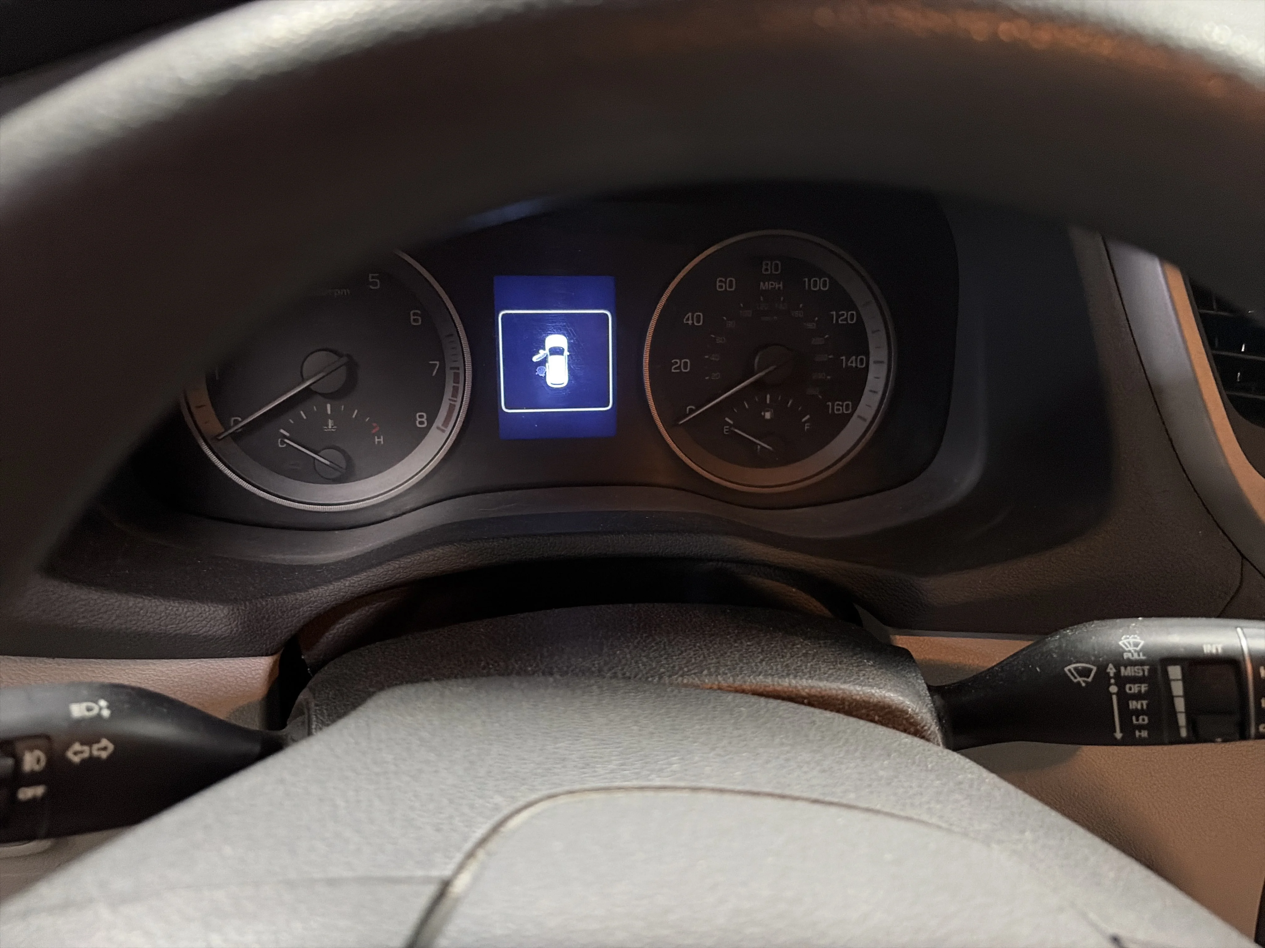 Used 2017 Molten Silver Hyundai SE image 9