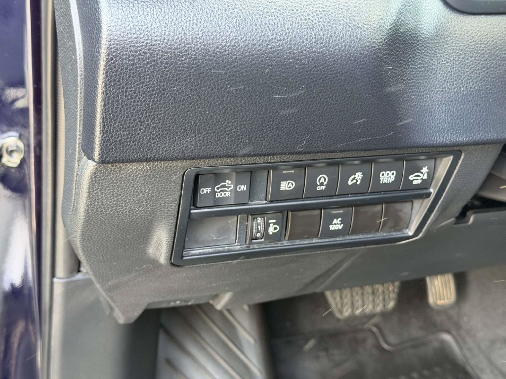 Used 2023  Toyota SR5 image 19