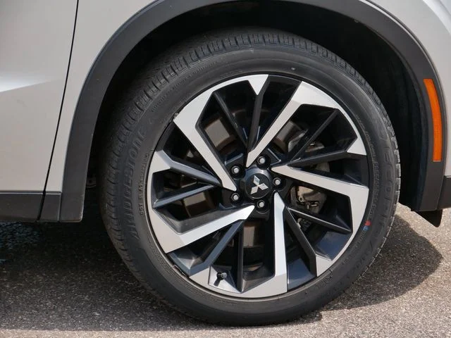 Used 2022 Alloy Silver Metallic Mitsubishi SE image 7
