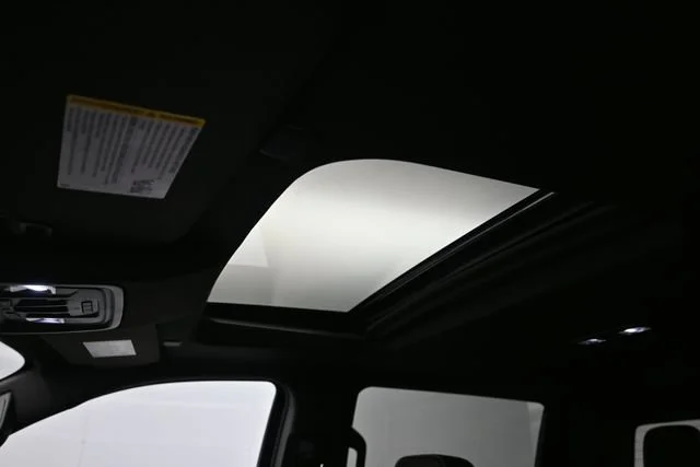 Used 2025 White Frost Tricoat GMC Denali image 19