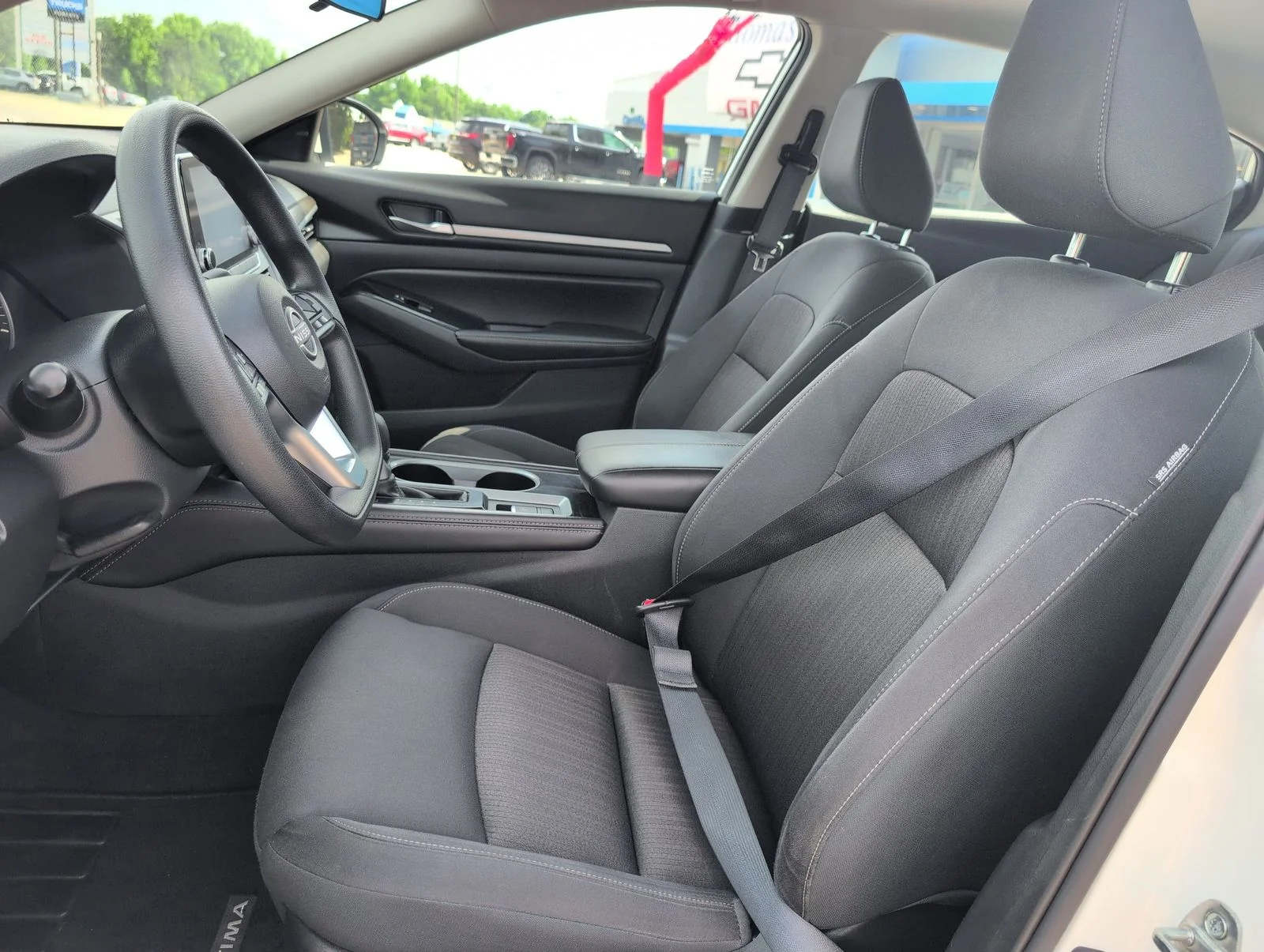 Used 2023 White Nissan 2.5 SV image 13