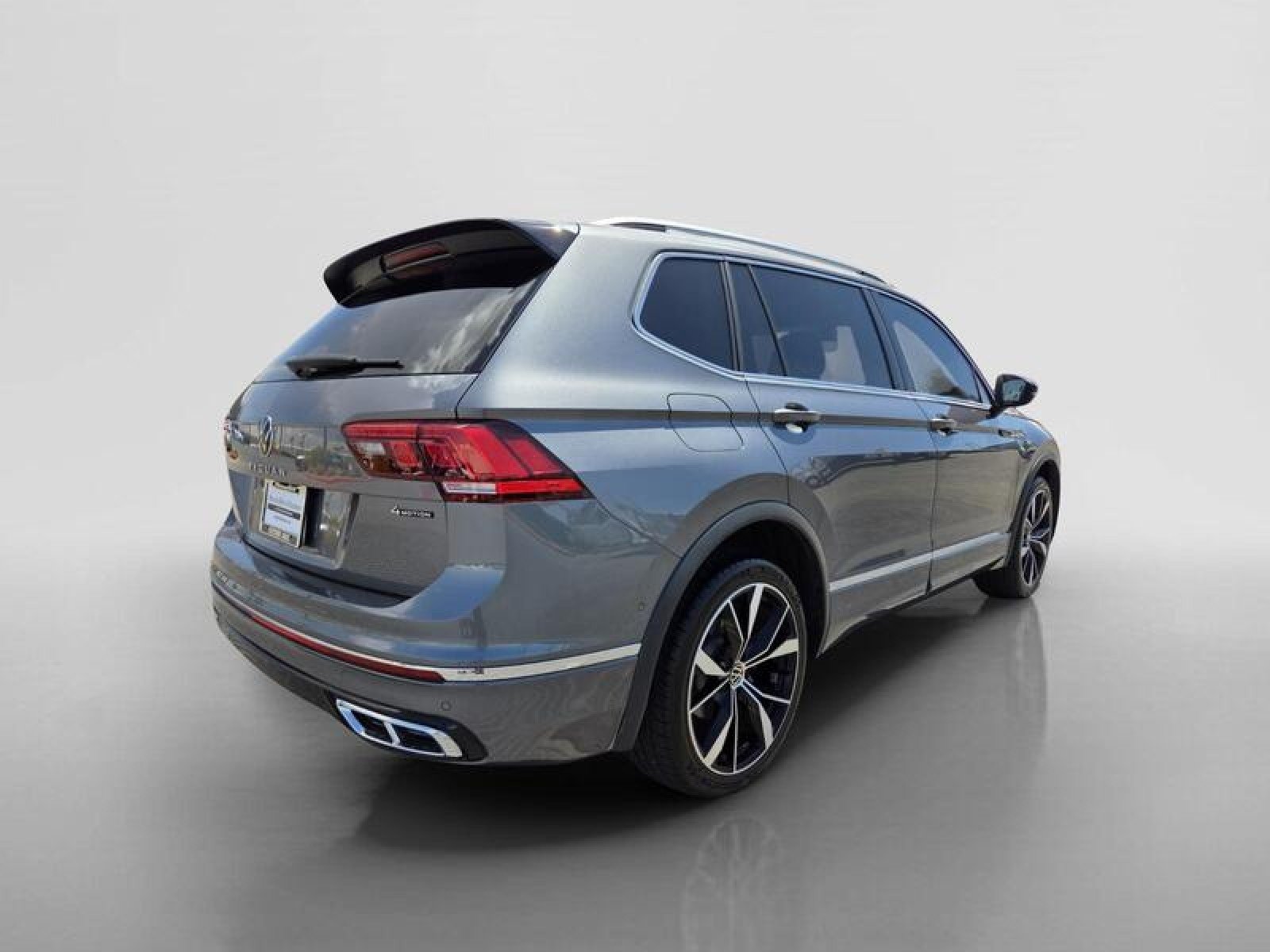 Used 2022 GRAY Volkswagen SEL R-Line image 5