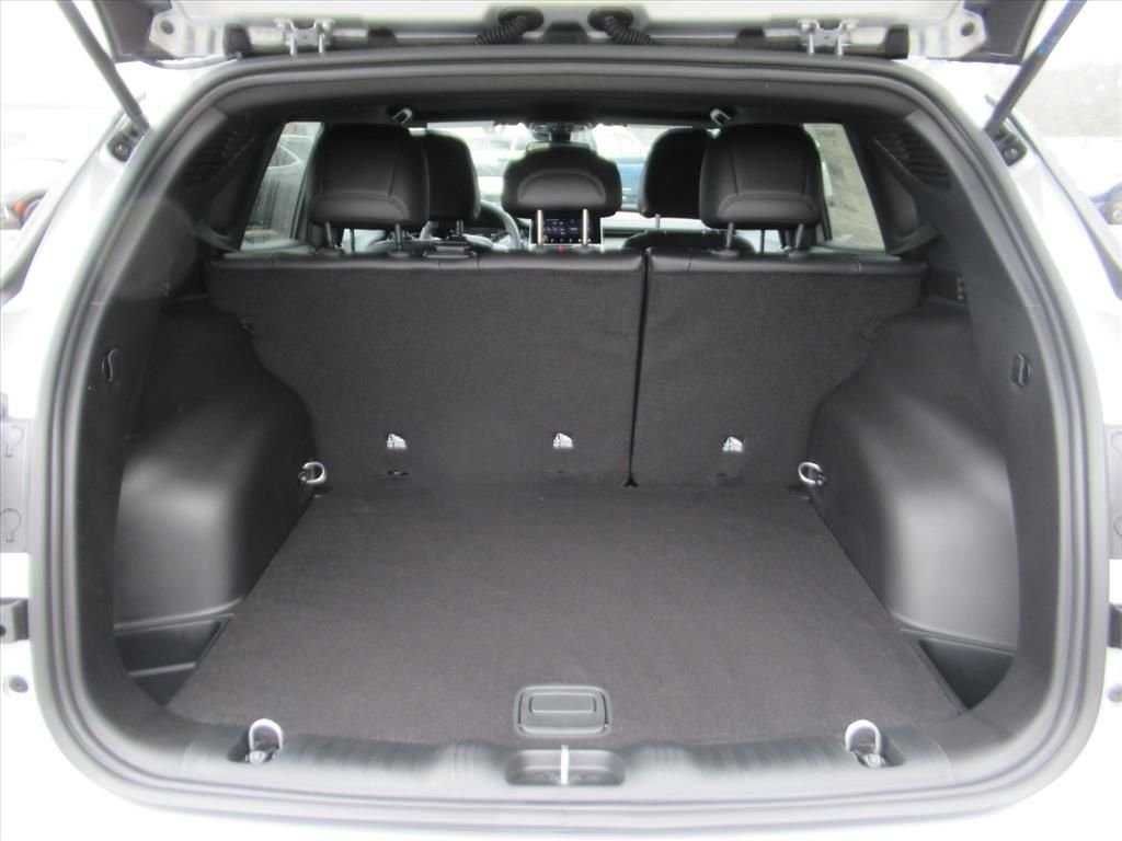 New 2026 Silver Zynith Metallic Clearcoat Jeep Latitude image 28