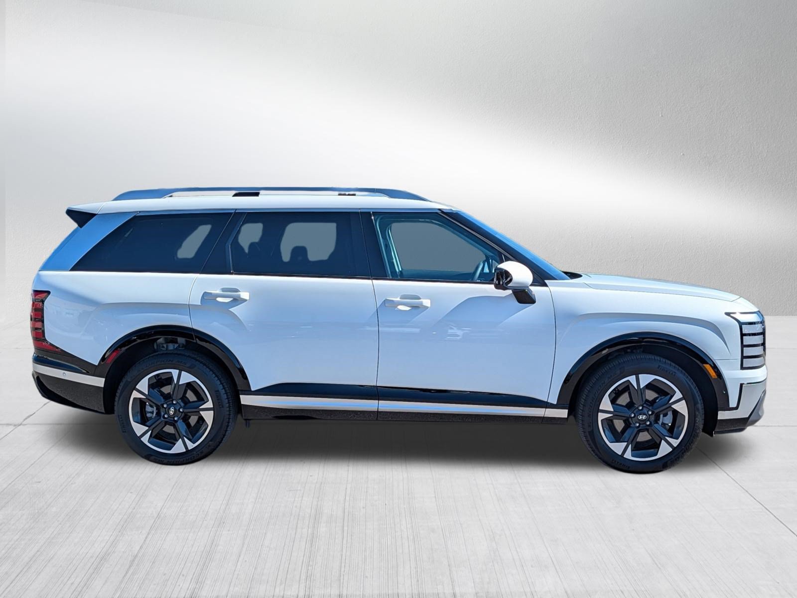2026 Hyundai Palisade Limited - Photo 8