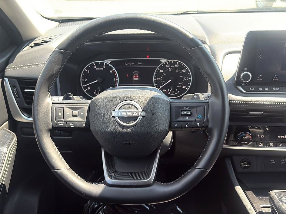 Used 2025 Everest White Pearl Nissan SV image 36