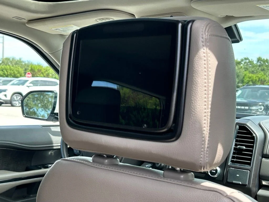 Used 2019 White Platinum Clearcoat Metallic Ford Limited image 47