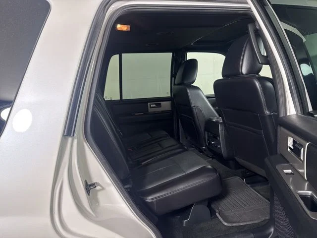 Used 2016 White Platinum Clearcoat Metallic Ford XLT image 4