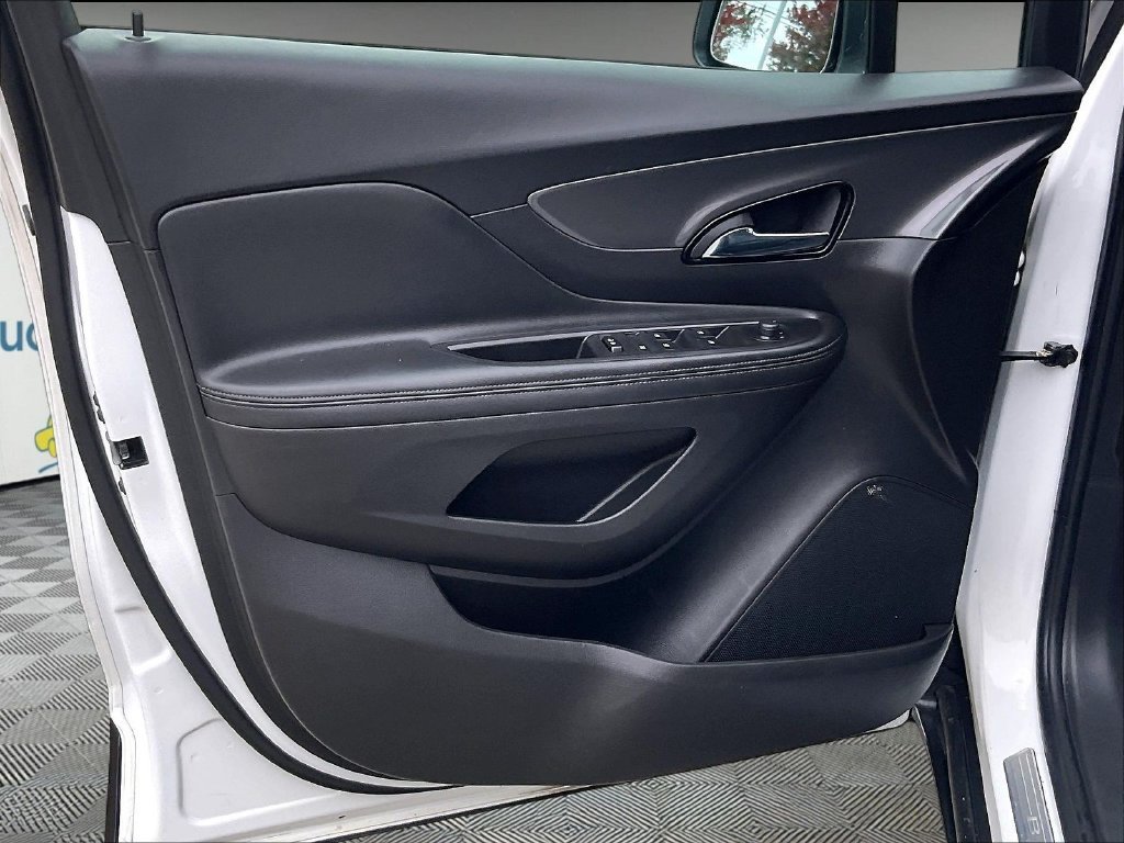 Used 2017 White Buick Essence image 9
