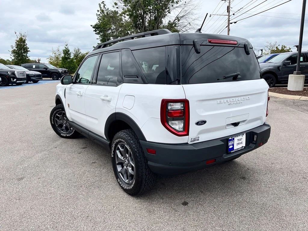Used 2022 White Ford Badlands image 4