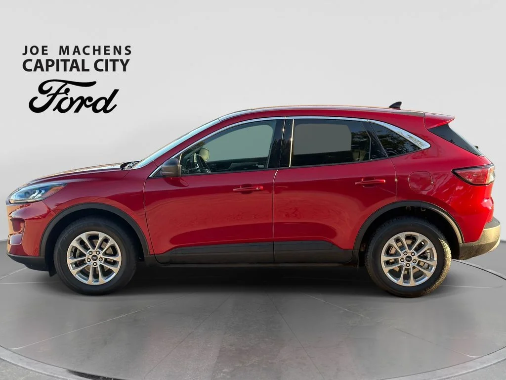 Used 2022 Red Ford SE image 8