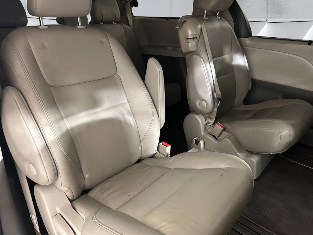 Used 2020 White Toyota XLE image 16