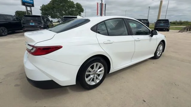 2026 Toyota Camry LE - Photo 8