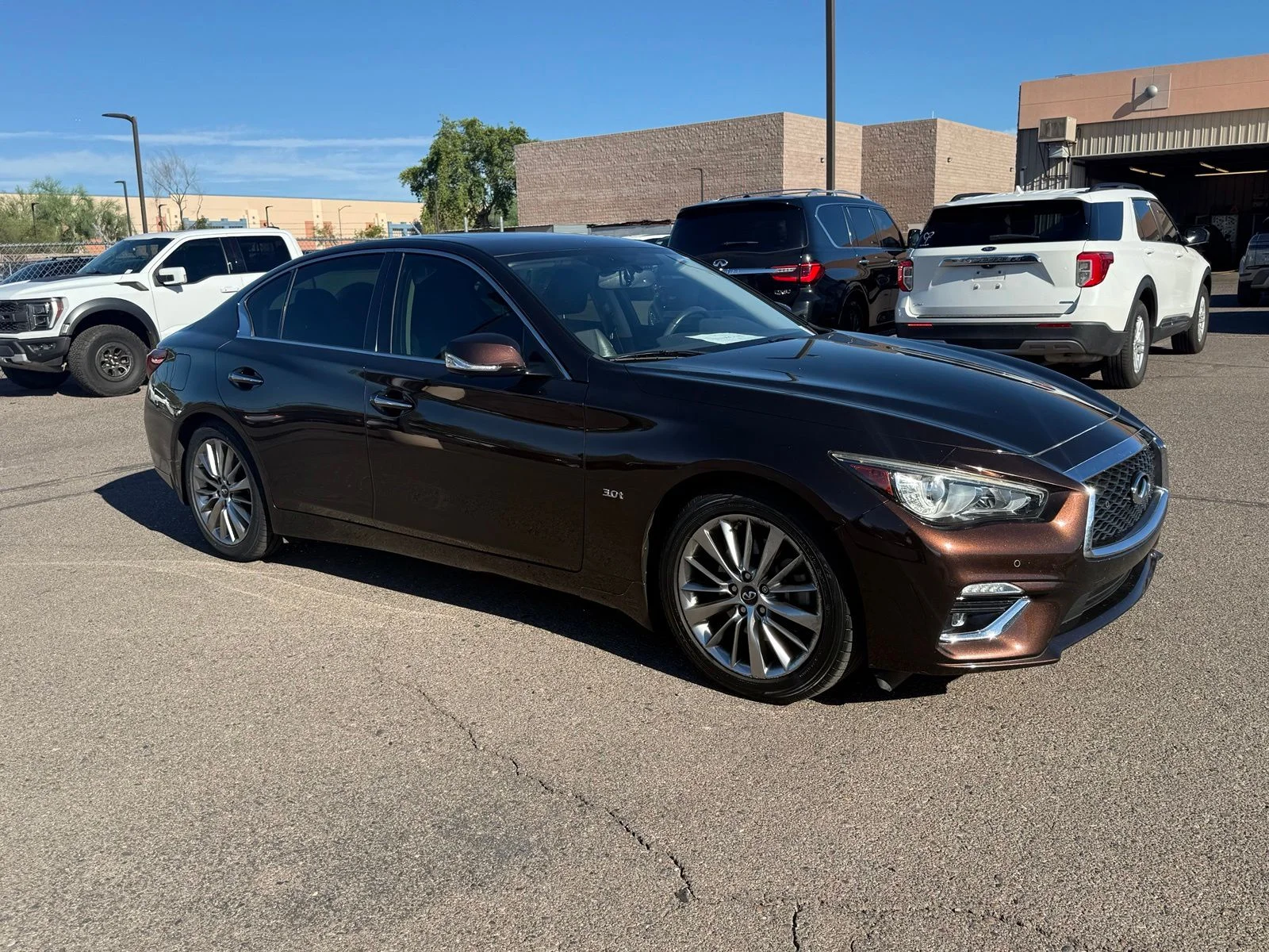 Used 2018 Mocha Almond INFINITI 3.0t Luxe image 2