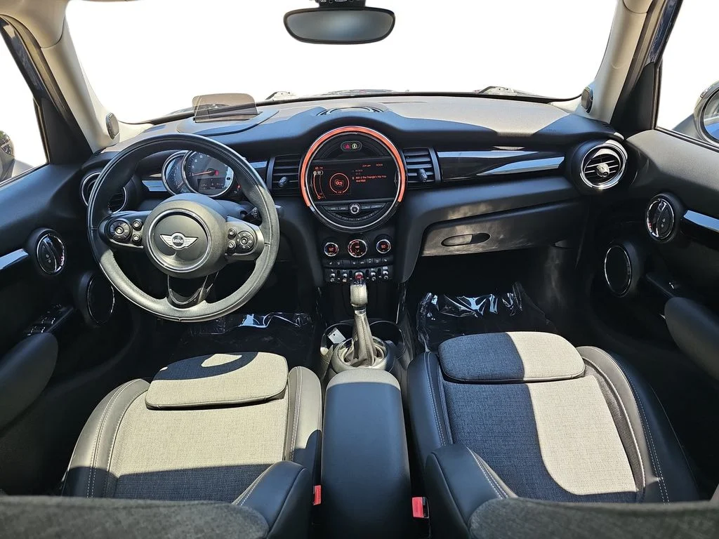Used 2018 Blue MINI Base image 9